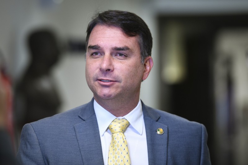 Flávio Bolsonaro Flees Brazil After Election Defeat and Amid Fraud Probes